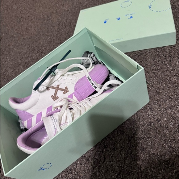 Off white sneaker - Picture 3 of 3